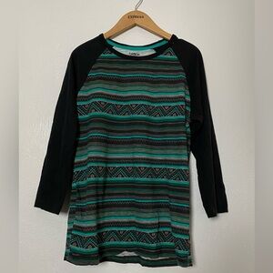 Unisex long sleeve shirt in excellent condition size medium